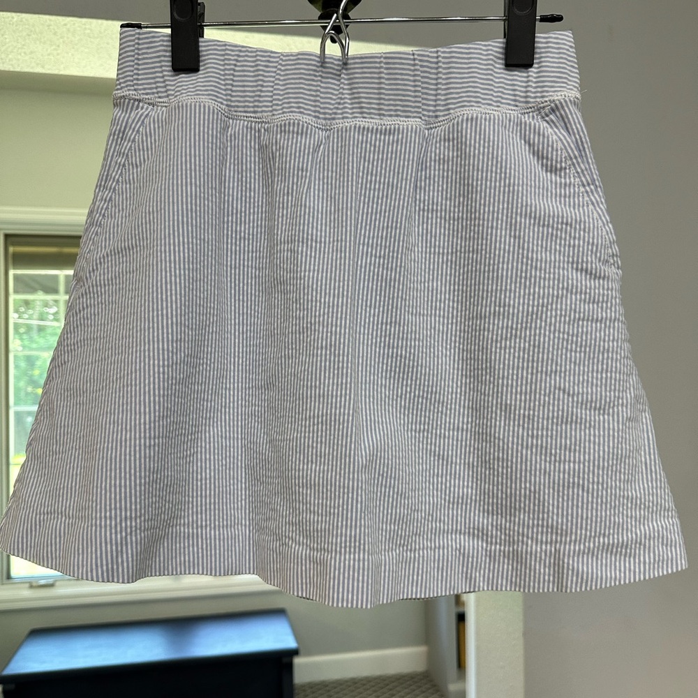 Ladies Seersucker Skort from Tuckernuck. Size Small